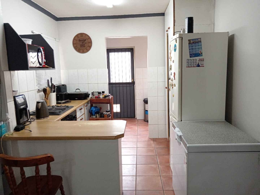 To Let 3 Bedroom Property for Rent in Protea Heights Western Cape